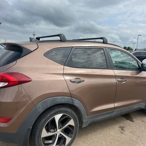 HYUNDAI TUCSON LIMITED - 9
