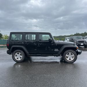 صورة 10 لـ 2011 JEEP WRANGLER UNLIMITED SPORT