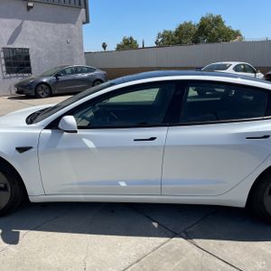 TESLA MODEL 3 BASE - 4