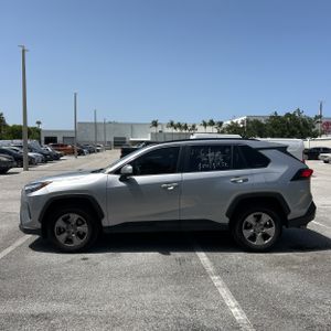صورة 3 لـ 2023 Toyota RAV4 XLE