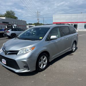 صورة 1 لـ 2019 Toyota SIENNA LE 8-PASSENGER