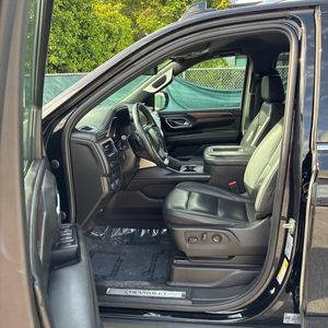 2023 Chevrolet SUBURBAN LT thumbnail 32