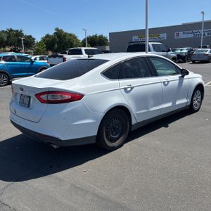 FORD FUSION S - 8