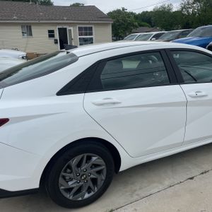HYUNDAI ELANTRA SEL - 9