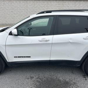 Jeep Cherokee Altitude - 4