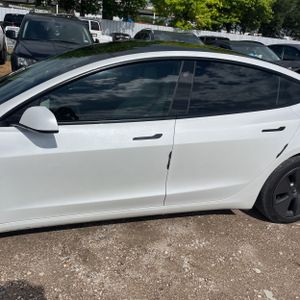 TESLA MODEL 3 BASE - 4