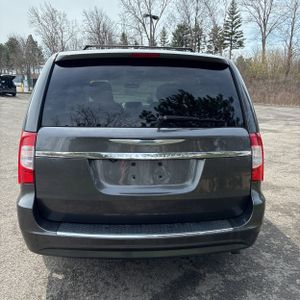 CHRYSLER TOWN AND COUNTRY TOURING - 7