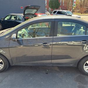 CHEVROLET SONIC LT AUTO - 4