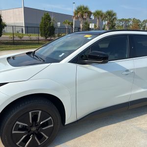 2026 Toyota BZ XLE PLUS — фото 2