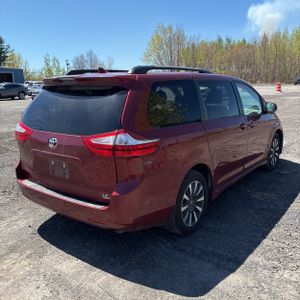 TOYOTA SIENNA - 8