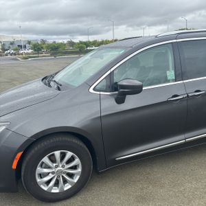CHRYSLER PACIFICA TOURING L - 2