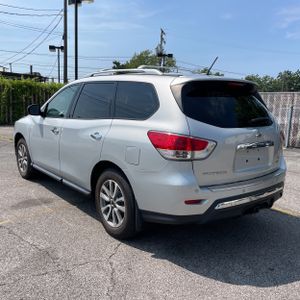 2015 Nissan PATHFINDER SV photo 3
