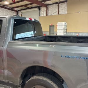 FORD F-150 LIGHTNING LARIAT - 4