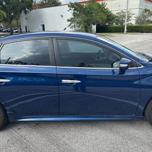 2019 Nissan SENTRA SR thumbnail 11