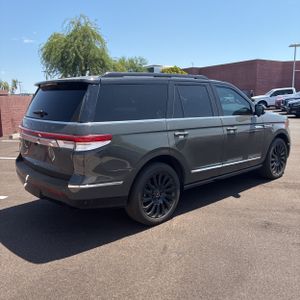 صورة 8 لـ 2022 Lincoln NAVIGATOR BLACK LABEL