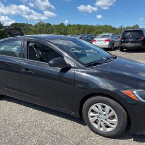 صورة 13 لـ 2017 Hyundai ELANTRA SE