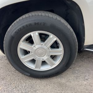 2010 Cadillac ESCALADE BASE — миниатюра 17