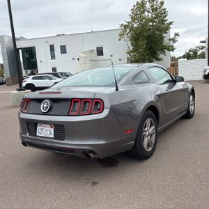 FORD MUSTANG V6 - 8