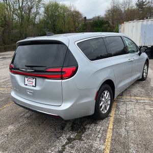 CHRYSLER PACIFICA TOURING L - 8