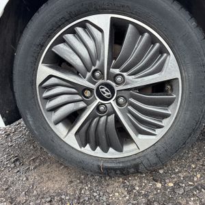 HYUNDAI IONIQ PLUG-IN HYBRID SEL - 9