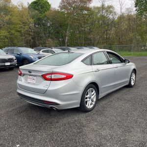 FORD FUSION SE - 8