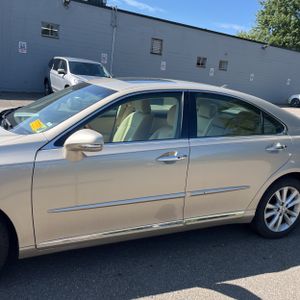 2011 Lexus ES 350 BASE — фото 4