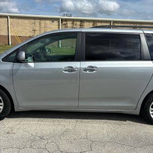 2016 Toyota SIENNA XLE 8-PASSENGER 照片 4