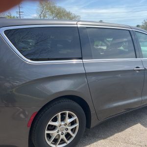 CHRYSLER PACIFICA TOURING - 9