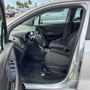 2019 Chevrolet TRAX LS thumbnail 31