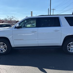 CHEVROLET SUBURBAN LT - 4