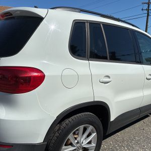 VOLKSWAGEN TIGUAN LIMITED 2.0T 4MOTION - 9