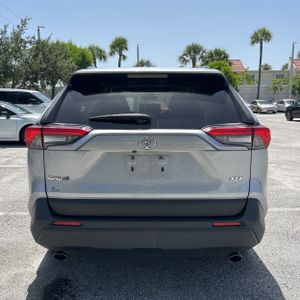 صورة 7 لـ 2023 Toyota RAV4 XLE
