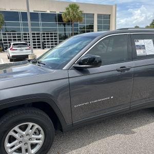 2023 JEEP GRAND CHEROKEE LAREDO 照片 2
