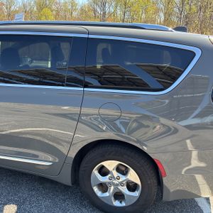 CHRYSLER PACIFICA HYBRID TOURING L - 6