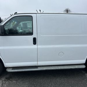 CHEVROLET EXPRESS 2500 - 4