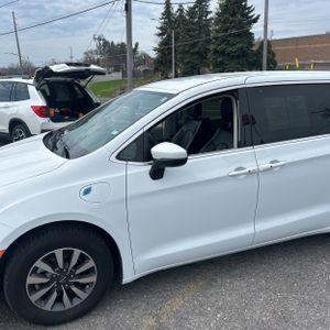CHRYSLER PACIFICA HYBRID TOURING L - 2