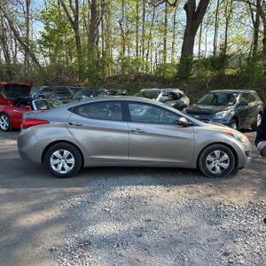 HYUNDAI ELANTRA GLS - 10