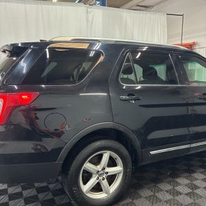 FORD EXPLORER XLT - 7