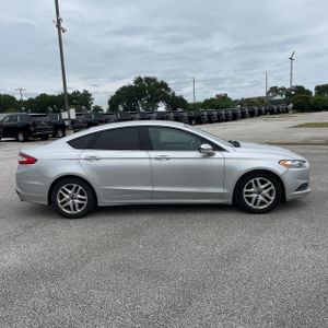 FORD FUSION SE - 10