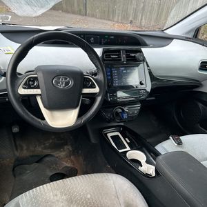 صورة مصغرة 36 لـ 2017 Toyota PRIUS THREE