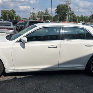 صورة 4 لـ 2019 Chrysler 300 TOURING