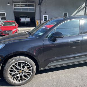 PORSCHE MACAN BASE - 2