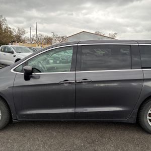 CHRYSLER VOYAGER LX - 4