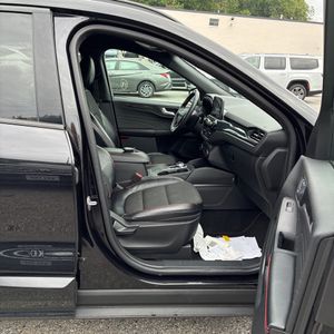 صورة 33 لـ 2023 FORD ESCAPE ST-LINE