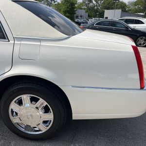CADILLAC DTS STANDARD - 6