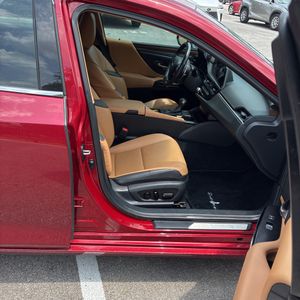 صورة مصغرة 33 لـ 2025 Lexus ES 350 BASE
