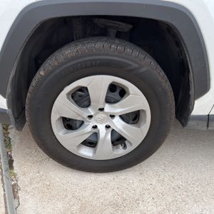 صورة مصغرة 17 لـ 2022 Toyota RAV4 LE