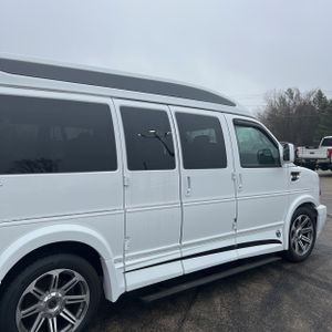 CHEVROLET EXPRESS 2500 - 9