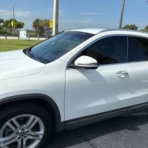 صورة 2 لـ 2021 Mercedes-BENZ GLA