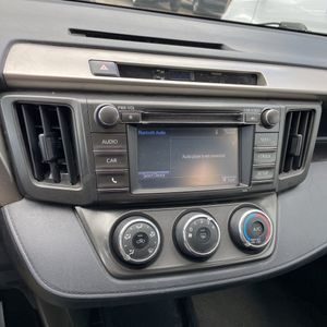 صورة 37 لـ 2015 Toyota RAV4 LE